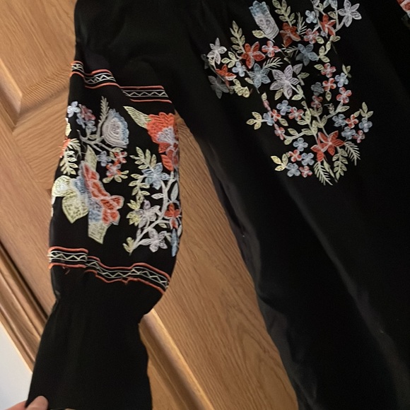 This is a free people top absolutely beautiful, jeans or leggings! - Picture 4 of 5